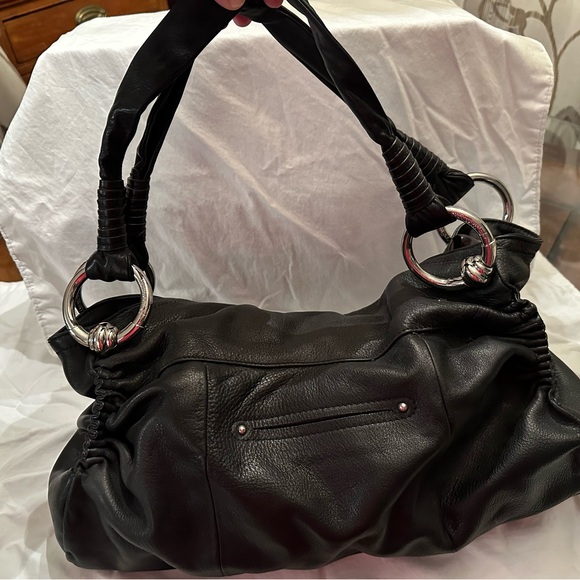 Edgy, leather shoulder bag with attitude and function - Picture 2 of 8